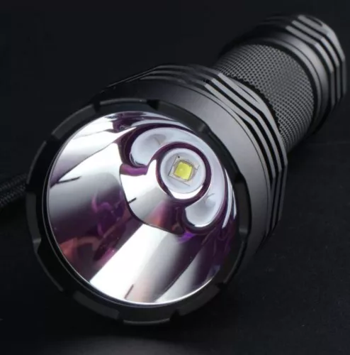 Convoy noir C8+ avec Luminus SST40, 5000K